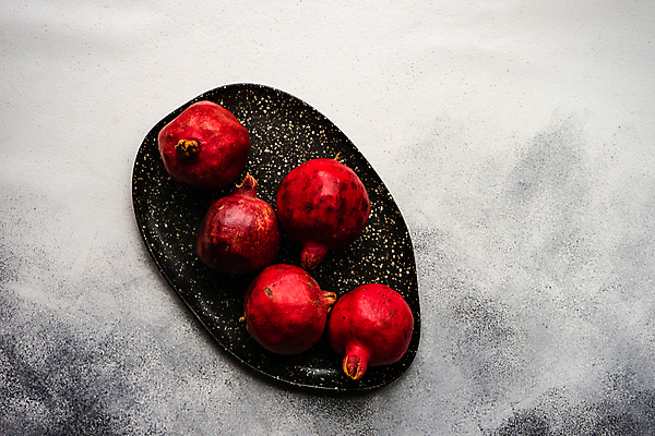 포토 JPG 해외이미지 접시 회색배경 사람없음 석류 해외포토 식기 백그라운드 과일 회색 파일형식 이미지허브