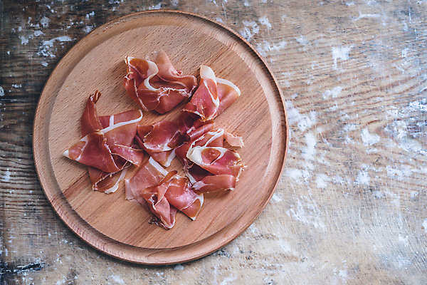 포토 JPG 해외이미지 전통 음식 백그라운드 재료 탁자 치즈 샌드위치 건강 육류 돼지고기 요리 사람없음 목재 빨간색 초록색 농장 검은색 식사 이탈리아 흰색 신선 파마 소시지 맛 아침식사 애피타이저 농부 먹기 허브 그리스 유기농 올리브 햄 베이컨 후추 로즈메리 점심식사 스페인어 식품점 해외포토 나무 식물 직업 헤어스타일 웰빙 열매 유럽 컬러 가구 컨셉 농업 식재료 모션 유제품 상점 가공식품 향신료 파일형식 이미지허브