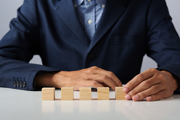 포토 JPG 해외이미지 직업 1 손 남자 컨셉 생각 회사 비즈니스 사업가 성공 미래 가면 한명 사람 정장 금융 사무실 성장 잡기 업무 비즈니스맨 체험 재산 체스 계획 대표 종업원 중개인 검색 경영자 이익 변호사 개발 경영 골 돌봄 자금 투자자 해외포토 옷 돈 모션 놀이 신체부위 경제 작업 직장인 리더 투자 파일형식 이미지허브