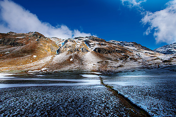 포토 JPG 해외이미지 구름 라이프스타일 계절 도로 여행 백그라운드 겨울 곡선 교통시설 자연 하늘 산 파노라마 풍경 사람없음 야외 물 파란색 뷰티 얼음 추위 흰색 오픈 고속도로 황무지 스위스 알프스 장면 통과 방법 절정 눈내림 산맥 해외포토 자연요소 유럽 길 선 컬러 교통 눈_날씨 촬영기법 생활 시설 생태계 파일형식 이미지허브