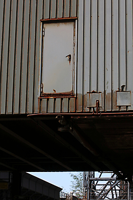 포토 JPG 해외이미지 전신 남자 산업 모래 유니폼 2 농업 건축양식 공장 안전 사람 사람없음 뒷모습 파란색 노란색 탑 금속 기계 장비 업무 제조 컨테이너 버리기 상업 탱크 시멘트 수납 무거움 발판 고용 실린더 옛날 철강 콘크리트 해외포토 건축물 옷 건축 뷰포인트 컬러 공업 모션 재질 구직 작업 무게 채용 파일형식 이미지허브