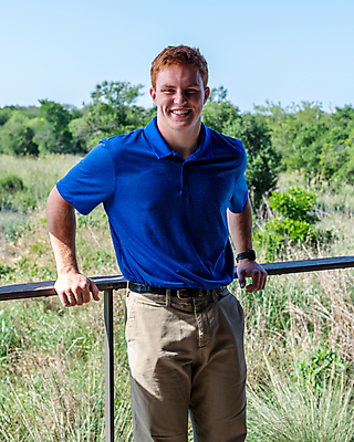 포토 JPG 해외이미지 남자 행복 여유 포즈 졸업 학교 성공 기념 한명 소년 10대 빨간색 파란색 축구 끝 주근깨 저지 플레이어 해외포토 1 교육 감정 어린이 컬러 컨셉 청소년 사람 구기 점 파일형식 이미지허브