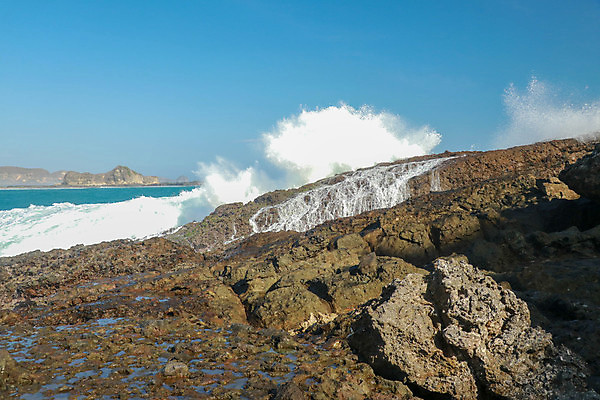 포토 JPG 해외이미지 모양 모래 파도 바다 여행 백그라운드 자연 하늘 날씨 추상 휴가 미술 사람없음 물 파란색 컬러풀 햇빛 뷰티 반사 평화 일출 맑음 봄 거품 흰색 오픈 서핑 황금 떨어짐 그림 분무기 암초 폭풍 힘찬 해외포토 자연요소 계절 컬러 컨셉 무늬 문화예술 태양 노을 수상스포츠 생태계 파일형식 이미지허브