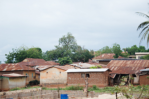 포토 JPG 해외이미지 나무 아프리카 벽돌 주택 사람없음 마을 땅바닥 옛날 해외포토 식물 나라 바닥 건물 파일형식 이미지허브