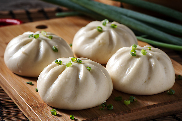 포토 JPG 해외이미지 실내 사람없음 중식 만두 쪽파 나무도마 나무배경 바오쯔 해외포토 음식 백그라운드 도마 내부 목재 파 파일형식 이미지허브