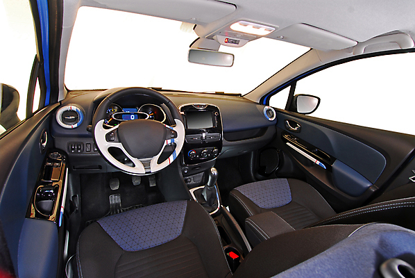 포토 JPG 해외이미지 디자인 지도 의자 창문 모션 자동차 유리 실내 안전 사람없음 내부 소리 장비 운전 벨트 바퀴 뜨거움 운전사 고급 수리 가죽 라디오 슛 승객 시스템 네비게이션 위로 GPS 계기판 자동 제어 스타일 해외포토 직업 잡화 육상교통 가구 컨셉 재질 전자제품 파일형식 이미지허브