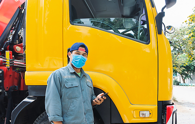 포토 JPG 해외이미지 남자 비즈니스 교통시설 자동차 태국 노동자 건강 가면 한명 안전 사람 동양인 건강관리 중국 고통 트럭 운전사 바이러스 닫기 보호 질병 감염 짐차 트레일러 그만 인플루엔자 전염병 캡모자 필터 코로나바이러스 해외포토 직업 모자_잡화 1 감정 아시아 육상교통 교통 컨셉 의학 모션 관리 인종 시설 파일형식 이미지허브