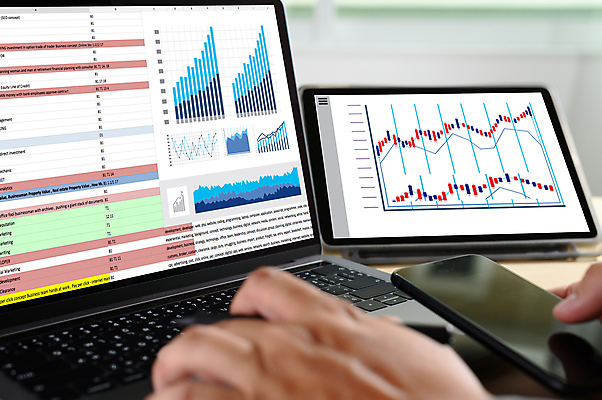 포토 JPG 해외이미지 라이프스타일 컨셉 인터넷 회사 비즈니스 통신 통계 그래프 사람 사람없음 그래픽 금융 컴퓨터 사무실 알약 디지털 스크린 자료 웹 터치 정보 성장 잡기 업무 작업 비즈니스맨 네트워크 계획 연결 분석 보고서 바쁨 수익 계기판 마케팅 해외포토 남자 모션 생활 경제 전자제품 약 직장인 파일형식 이미지허브