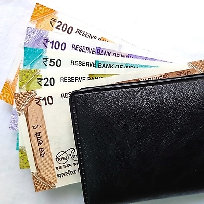 포토 JPG 해외이미지 종이 여행 백그라운드 지폐 돈 비즈니스 성공 사람없음 금융 경제 쇼핑 달러 쪽지 저축 유로 흰색 오픈 지갑 시장 재산 구매 주머니 가난 가죽 심볼 투자 상업 결제 계산서 싱가폴 고립 수입 연금 많음 해외포토 아시아 컬러 컨셉 파일형식 이미지허브