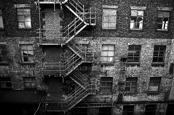 포토 JPG 해외이미지 산업 창문 불 벽돌 흑백 사람없음 계단 금속 어둠 도시 탈출 철 버리기 폐허 상업 지역 북쪽 단계 방앗간 혁명 옛날 해외포토 자연요소 컨셉 모션 재질 촬영기법 방향 파일형식 이미지허브