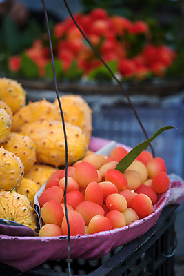 포토 JPG 해외이미지 접시 음식 다이어트 오렌지 과일 재료 자연 거리 건강 사람없음 빨간색 컬러풀 노란색 세일 바구니 중국 여러개 활발 신선 원형 시장 구부린 달콤 맛 작음 다발 유기농 모음 내추럴 섞기 숙성 식용 이국적 채식주의자 해외포토 도형 식기 웰빙 아시아 컬러 다수 컨셉 모션 한글 크기 생태계 채식 파일형식 이미지허브