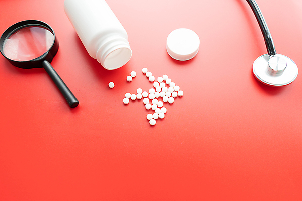 포토 JPG 해외이미지 웰빙 과학 백그라운드 컨셉 청진기 건강 병원 사람없음 치료 빨간색 알약 약 고통 장비 시험 의사 흰색 기구 공구 하트 긴급 맥박 질병 약국 처방 테라피 보험 조제 돌봄 심장병 약사 헬프 항생제 해외포토 모양 교육 감정 컬러 의학 의료기기 모션 뷰티 의료진 도구 도움 만들기 파일형식 이미지허브