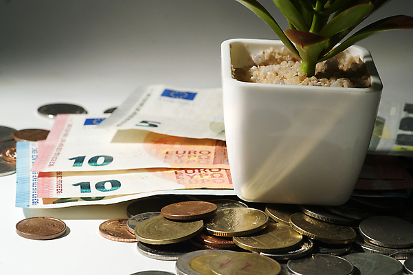 포토 JPG 해외이미지 유럽 종이 백그라운드 컨셉 지폐 돈 비즈니스 태국 성공 영국 사람없음 금융 경제 금속 동전 저축 유로 성장 흰색 10 변화 재산 황금 은색 수집 심볼 방콕 투자 빚 개발 세금 많음 해외포토 나라 아시아 컬러 재질 숫자 파일형식 이미지허브