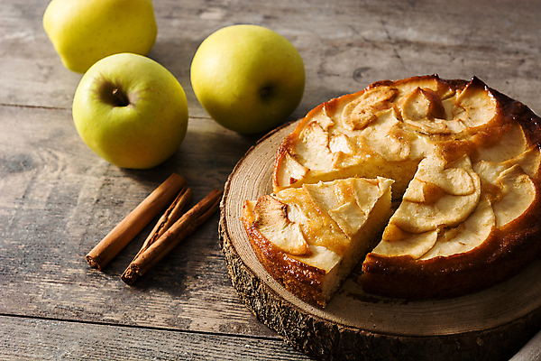 포토 JPG 해외이미지 디저트 실내 사람없음 달콤 사과 청사과 나무받침 시나몬스틱 애플파이 나무배경 해외포토 음식 백그라운드 과일 내부 목재 맛 받침대 파이_빵 시나몬 파일형식 이미지허브