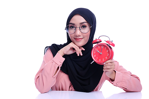 포토 JPG 해외이미지 직업 라이프스타일 응시 감정 종교 시계 손가락 아이디어 한명 미소 손짓 20대 성인 가로 경제 숫자 보라색 기쁨 가리킴 표현 시간 비즈니스우먼 자신감 입 중앙 이슬람교 자르기 긍정 보여주기 히스패닉 경영 고립 관리자 마감 아랍어 카운트다운 해외포토 문자 1 손 시선 여자 컬러 컨셉 비즈니스 모션 표정 사람 청년 생활 신체부위 직장인 파일형식 이미지허브