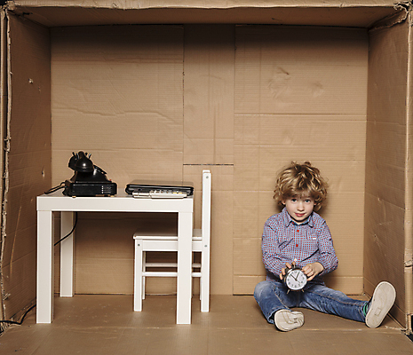 포토 JPG 해외이미지 전신 응시 남자 어린이 비즈니스 바닥 피곤 한명 들기 앉기 소년 앞모습 상자 사무실 자명종 잠 업무 비즈니스맨 작음 낮잠 야근 소년만 소년한명만 해외포토 1 시선 뷰포인트 시계 컨셉 모션 사람 알람 작업 직장인 크기 남자만 남자한명만 어린이만 파일형식 이미지허브