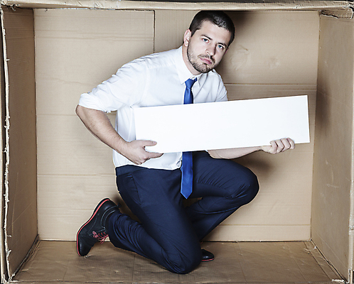 포토 JPG 해외이미지 전신 백인 남자 한명 들기 앉기 성인 옆모습 상자 사무실 비즈니스맨 갇힘 답답함 성인남자한명만 카피스페이스 해외포토 서양인 1 뷰포인트 비즈니스 모션 사람 공백 직장인 감각 남자한명만 성인남자만 파일형식 이미지허브