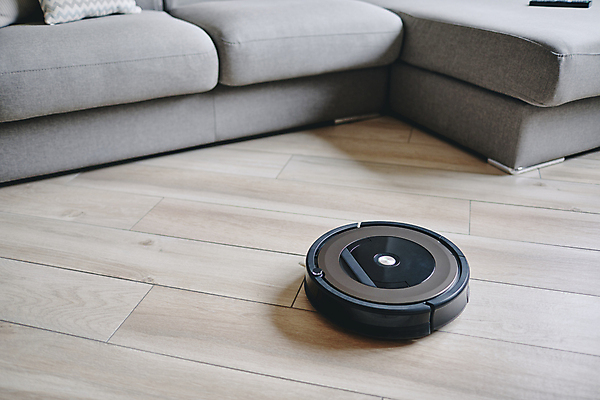 포토 JPG 해외이미지 컨셉 가사 가정 바닥 주택 건조 사람없음 목재 소파 검은색 기계 방 업무 원형 무선전화기 스마트 로봇 전자 먼지 청소부 자동 진공 합판 해외포토 도형 나무 직업 컬러 의자 재료 건물 작업 전화기 파일형식 이미지허브