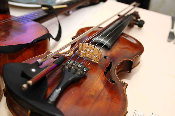 포토 JPG 해외이미지 줄 음악 백그라운드 미술 이벤트 사람없음 목재 뷰티 갈색 쪽지 화목 소리 콘서트 골동품 흰색 기구 클래식 우아함 두루마리 바이올린 오브젝트 만족 싱글 슛 첼로 오케스트라 고립 교향곡 멜로디 뮤지컬 비올라 스타일 해외포토 나무 감정 컬러 컨셉 재료 현악기 문화예술 공연 악단 파일형식 찰현악기 이미지허브