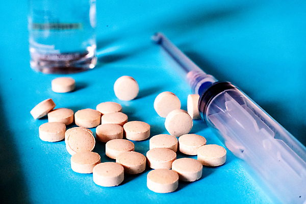 포토 JPG 해외이미지 주사기 사람없음 알약 감염 처방 주사약 백신 예방접종 전염병 코로나바이러스 해외포토 의학 의료기기 약 바이러스 질병 접종 파일형식 이미지허브