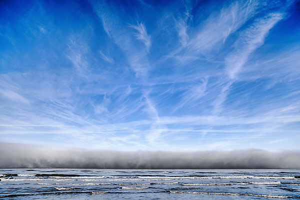 포토 JPG 해외이미지 파도 바다 여행 자연 하늘 바람 날씨 사람없음 야외 물 파란색 뷰티 환경 어둠 힘 안개 만 위험 역동적 암초 폭풍 흐림 대서양 내추럴 뇌우 스칸디나비아 폭풍우 수평선 해외포토 자연요소 컬러 컨셉 비_날씨 자연재해 생태계 파일형식 이미지허브