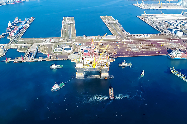 포토 JPG 해외이미지 식물 산업 바다 오렌지 비즈니스 공장 교통시설 자연 하늘 해변 사람없음 물 일출 환경 탑 항구 힘 장비 에너지 탐험 화물 휘발유 조선소 기중기 함선 연료 가스 포트 단상 폴란드 내추럴 조작 해외포토 자연요소 건축물 유럽 교통 배_교통 과일 공업 노을 운송업 중장비 석유 시설 생태계 파일형식 이미지허브