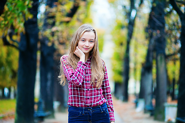 포토 JPG 해외이미지 백인 라이프스타일 계절 공원 여자 유럽 셔츠 잎 오렌지 자연 한명 사람 성인 빨간색 금발 노란색 유행 정원 봄 활발 프랑스 가을 흰색 청바지 도시 날씬함 공평 프랑스어 룩셈부르크 파리(프랑스) 해외포토 서양인 식물 문자 1 헤어스타일 공공시설 나라 컬러 컨셉 상의 과일 바지 생활 몸매 생태계 서유럽 파일형식 이미지허브