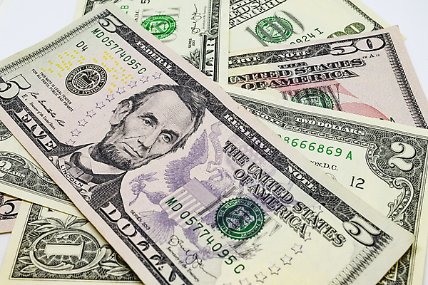 포토 JPG 해외이미지 1 종이 백그라운드 컨셉 지폐 돈 비즈니스 성공 사람없음 초록색 금융 경제 숫자 달러 쪽지 미국 저축 흰색 시장 재산 닫기 심볼 투자 이익 흙더미 계산서 대출 빚 자금 해외포토 문자 컬러 북아메리카 모션 흙 파일형식 더미 이미지허브