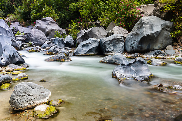 포토 JPG 해외이미지 나무 공원 여행 모션 자연 산 사람없음 초록색 물 강 환경 골짜기 계곡 이탈리아 폭포 흐름 흰색 개울 지중해 속도 부식 화산 좁은 장노출 용암 내추럴 지질 지질학 터키석 현무암 해외포토 자연요소 식물 공공시설 교육 유럽 바다 컬러 컨셉 촬영기법 보석 생태계 화산암 파일형식 이미지허브