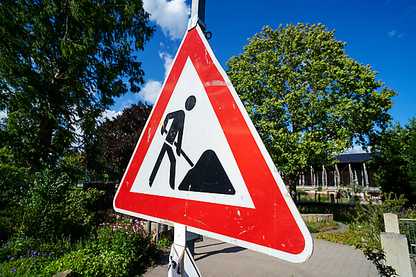포토 JPG 해외이미지 산업 도로 노동자 간판 경고 안전 사람없음 빨간색 금속 금지 업무 고속도로 오솔길 심볼 사인 도로표지판 고립 그만 길가 방법 주목 해외포토 직업 길 컬러 교통시설 재질 작업 표지판 파일형식 이미지허브