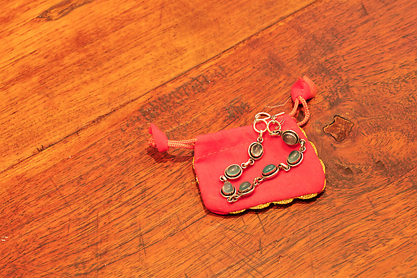 포토 JPG 해외이미지 모양 접시 디자인 행복 분홍색 백그라운드 패턴 목걸이 장신구 팔찌 자연 선물 사랑 사람없음 장식 초록색 컬러풀 뷰티 유행 금속 바위 반지 화려 고급 우아함 은색 보석 구슬 오브젝트 다이아몬드 내추럴 팬던트 핸드메이드 스타일 해외포토 식기 감정 컬러 컨셉 무늬 재질 돌_바위 광석 생태계 파일형식 이미지허브