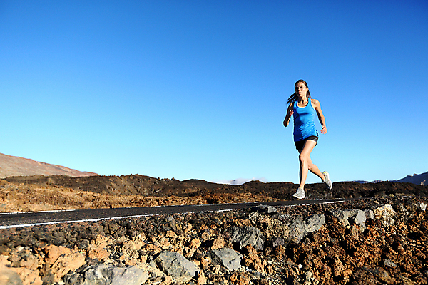 포토 JPG 해외이미지 백인 1 라이프스타일 여자 도로 스포츠 신발 반바지 모션 자연 산 건강 한명 사람 동양인 풍경 성인 야외 여름 달리기 조깅 운동 연습 속도 마라톤 달리기선수 전력질주 주자 해외포토 서양인 계절 길 바지 교통시설 인종 경기 생활 육상스포츠 생태계 육상선수 파일형식 이미지허브