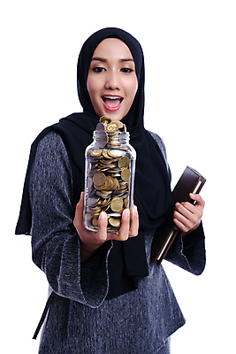 포토 JPG 해외이미지 여자 분홍색 백그라운드 돈 비즈니스 유리 미래 한명 금융 경제 동전 성장 항아리 절약 재산 계획 이슬람교 외화 투자 상업 가치 회계 말레이시아 대출 고립 수입 예산 자금 페니 해외포토 1 아시아 종교 컬러 컨셉 재질 사람 도자기 파일형식 이미지허브