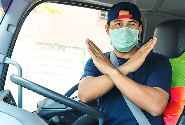 포토 JPG 해외이미지 남자 비즈니스 교통시설 자동차 태국 노동자 건강 가면 한명 안전 사람 동양인 건강관리 중국 고통 트럭 운전사 바이러스 닫기 보호 질병 감염 짐차 트레일러 그만 인플루엔자 전염병 캡모자 필터 코로나바이러스 해외포토 직업 모자_잡화 1 감정 아시아 육상교통 교통 컨셉 의학 모션 관리 인종 시설 파일형식 이미지허브