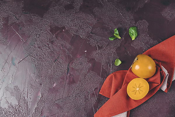 포토 JPG 해외이미지 잎 단면 실내 감 사람없음 하이앵글 천 보라색배경 카피스페이스 해외포토 식물 뷰포인트 백그라운드 과일 내부 보라색 공백 직물 파일형식 이미지허브