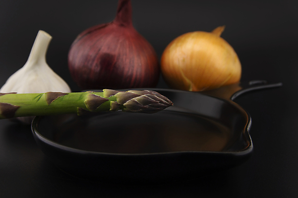 포토 JPG 해외이미지 접시 계절 음식 농업 다이어트 채소 재료 전구 자연 양파 건강 마늘 요리 사람없음 빨간색 초록색 검은색 식사 저녁식사 여러개 수확 흰색 신선 프라이팬 그룹 맛 수집 먹기 허브 향신료 준비 유기농 아스파라거스 날것 모음 성분 내추럴 숙성 채식주의자 비건 해외포토 식물 식기 웰빙 산업 컬러 다수 컨셉 모션 주방용품 한글 생태계 채식 향미료 파일형식 이미지허브