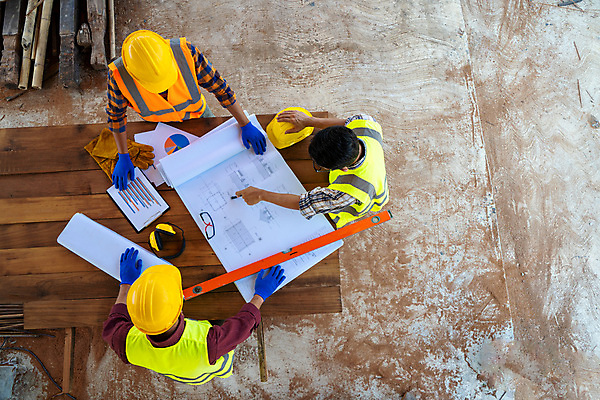 포토 JPG 해외이미지 직업 손 디자인 남자 산업 종이 백그라운드 컨셉 비즈니스 건축양식 탁자 협력 노동자 새로움 안전 사람 성인 건물 가로 세명 노트북 사무실 흰색 업무 작업 그룹 엔지니어 재산 감독 계획 정상 안전모 헬멧 건축가 토론 디자이너 땅 동료 경영자 청사진 공학 계약자 프로젝트 해외포토 건축물 교육 건축 컬러 가구 관계 신체부위 금융 전자제품 기술자 안전장비 보호장비 계약 리더 파일형식 이미지허브