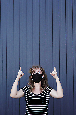 포토 JPG 해외이미지 백인 모델 배너 여자 얼굴 포즈 백그라운드 컨셉 텍스트 건강 가면 마스크 한명 안전 성인 뷰티 우주 공백 호흡기관 바이러스 보호 위험 사회이슈 예방 위생관리 전염병 카피스페이스 해외포토 서양인 1 관리 사람 신체부위 장기_의학 질병 파일형식 이미지허브