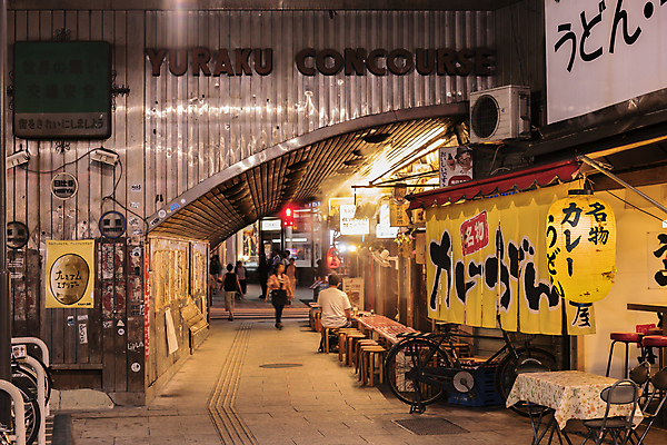 포토 JPG 해외이미지 전통 포스터 아시아 선 벽 건축양식 탁자 프레임 그림자 사람없음 노란색 일본 기차 등불 바 보행자 터널 전철 역 도쿄 국수 복고 구식 옛날 철강 회복 해외포토 건축 나라 길 음식 육상교통 컬러 가구 컨셉 교통시설 조명 대중교통 면류 파일형식 이미지허브