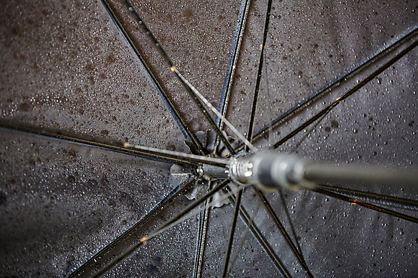 포토 JPG 해외이미지 계절 백그라운드 우산 표면 날씨 사람없음 물 검은색 젖음 떨어짐 매끈함 빗방울 오브젝트 질감 합성 분무기 섬유 방수 접기 해외포토 자연요소 컬러 컨셉 모션 직물 감각 비_날씨 파일형식 이미지허브