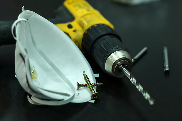 포토 JPG 해외이미지 산업 탁자 가면 사람없음 노란색 금속 장비 흰색 기구 공구 나사 업무 보호 책상 오브젝트 방패 송곳 철강 해외포토 컬러 가구 컨셉 재질 도구 작업 파일형식 이미지허브