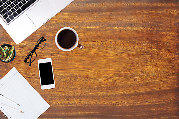 포토 JPG 해외이미지 디자인 안경 커피 백그라운드 컨셉 인터넷 비즈니스 탁자 모바일 사람없음 목재 컵 노트북 스마트폰 핸드폰 컴퓨터 사무실 연필 펜 우주 스크린 검은색 공책 공백 머그컵 흰색 키보드 업무 작업실 플랫 어플리케이션 정상 디자이너 책상 레이아웃 머리위 위치 해외포토 나무 직업 식기 잡화 음료 컬러 가구 재료 문구용품 학용품 전자제품 스마트기기 필기구 작업 파일형식 이미지허브