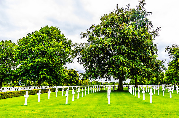 포토 JPG 해외이미지 나무 남자 유럽 십자가 영국 잉글랜드 잔디 사람없음 야외 가로 초록색 세계 평화 미국 바위 죽음 깃발 무덤 역사 비석 묘사 군용 싸움 전쟁 깃대 영웅 병정 기념물 천연기념물 추모 해외포토 식물 나라 컬러 컨셉 북아메리카 모션 군대 사람 돌_바위 파일형식 이미지허브