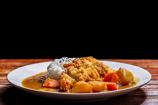 포토 JPG 해외이미지 검은배경 실내 사람없음 돈가스 카레 나무탁자 일본음식 카레돈가스 해외포토 음식 백그라운드 탁자 내부 검은색 커틀릿 파일형식 이미지허브