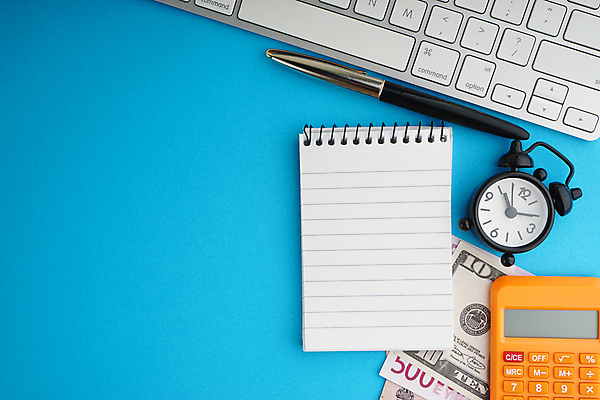 포토 JPG 해외이미지 디자인 교육 종이 커피 백그라운드 컨셉 돈 일러스트 비즈니스 학교 모바일 사람없음 금융 노트북 컴퓨터 사무실 펜 우주 쪽지 공책 흰색 키보드 업무 작업실 플랫 정상 디자이너 책상 레이아웃 문서 파란배경 위치 스타일 힙스터 카피스페이스 해외포토 직업 패션 음료 컬러 가구 문구용품 경제 파란색 전자제품 필기구 공백 작업 재산 파일형식 이미지허브