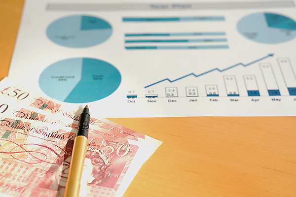 포토 JPG 해외이미지 직업 여자 돈 비즈니스 사업가 설계 실내 성인 사람없음 가로 빨간색 금융 사무실 독서 펜 성장 잡기 비즈니스우먼 계산 전문직 계획 상인 책상 경영자 바쁨 개성 비서 영수증 계산서 세금 예산 해외포토 컬러 가구 컨셉 모션 사람 내부 경제 필기구 직장인 재산 리더 파일형식 이미지허브