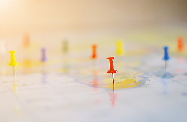 포토 JPG 해외이미지 지도 실내 사람없음 아웃포커스 압정 소프트포커스 위치 해외포토 촬영기법 내부 사무용품 파일형식 이미지허브