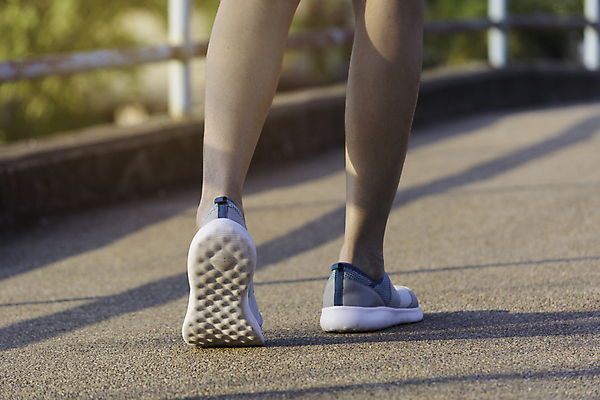 포토 JPG 해외이미지 라이프스타일 공원 여자 스포츠 포즈 신발 신체 모션 발 자연 거리 따뜻함 건강 사람 성인 사람없음 야외 운동복 달리기 조깅 운동 걷기 일출 스트레칭 에너지 연습 속도 마라톤 달리기선수 양발 해외포토 옷 공공시설 경기 생활 신체부위 노을 육상스포츠 생태계 육상선수 파일형식 이미지허브