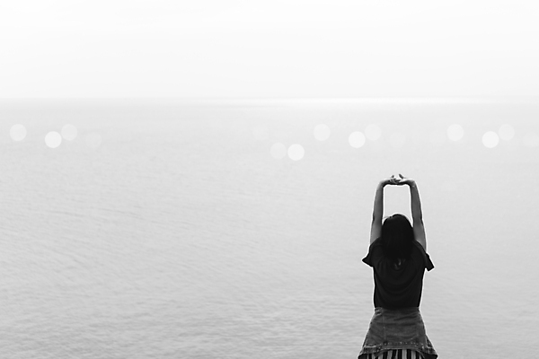 포토 JPG 해외이미지 백인 1 라이프스타일 남자 행복 실루엣 무기 모래 파도 바다 여행 백그라운드 신체 자연 하늘 성공 휴가 휴식 건강 사람 소년 성인 사람없음 물 파란색 달리기 태양 걷기 일출 일몰 새벽 기쁨 자유 혼자 해외포토 자연요소 서양인 감정 어린이 컬러 컨셉 모션 촬영기법 생활 노을 생태계 파일형식 이미지허브