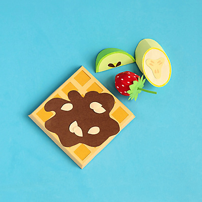 포토 JPG 해외이미지 종이 딸기 바나나 실내 사람없음 페이퍼아트 사과 오브젝트 종이공예 파란배경 청사과 와플 과일조각 메이플시럽 해외포토 조각 백그라운드 과일 디저트 내부 파란색 공예 시럽 파일형식 이미지허브